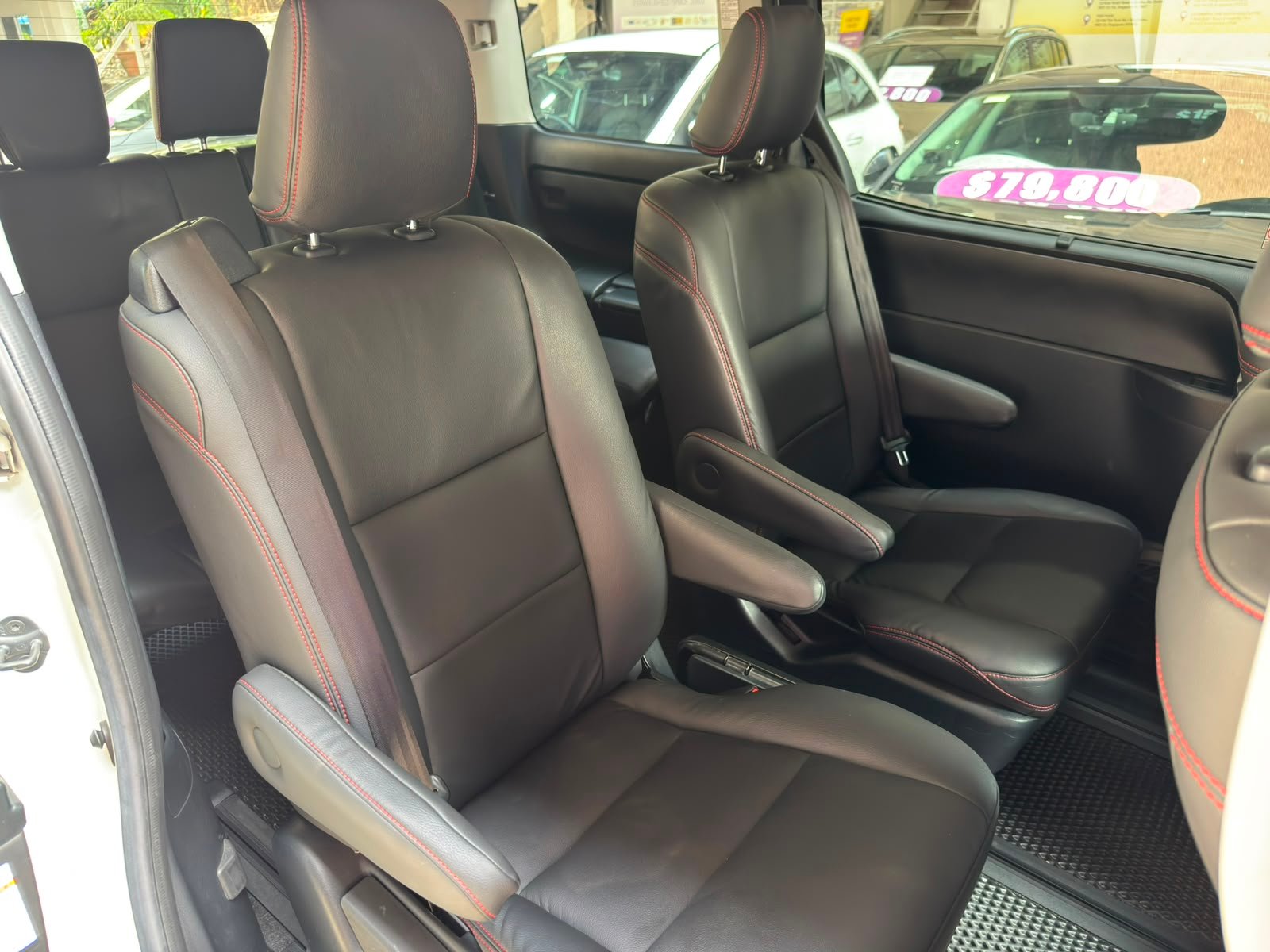 Toyota Noah Hybrid 1.8 X photo 8